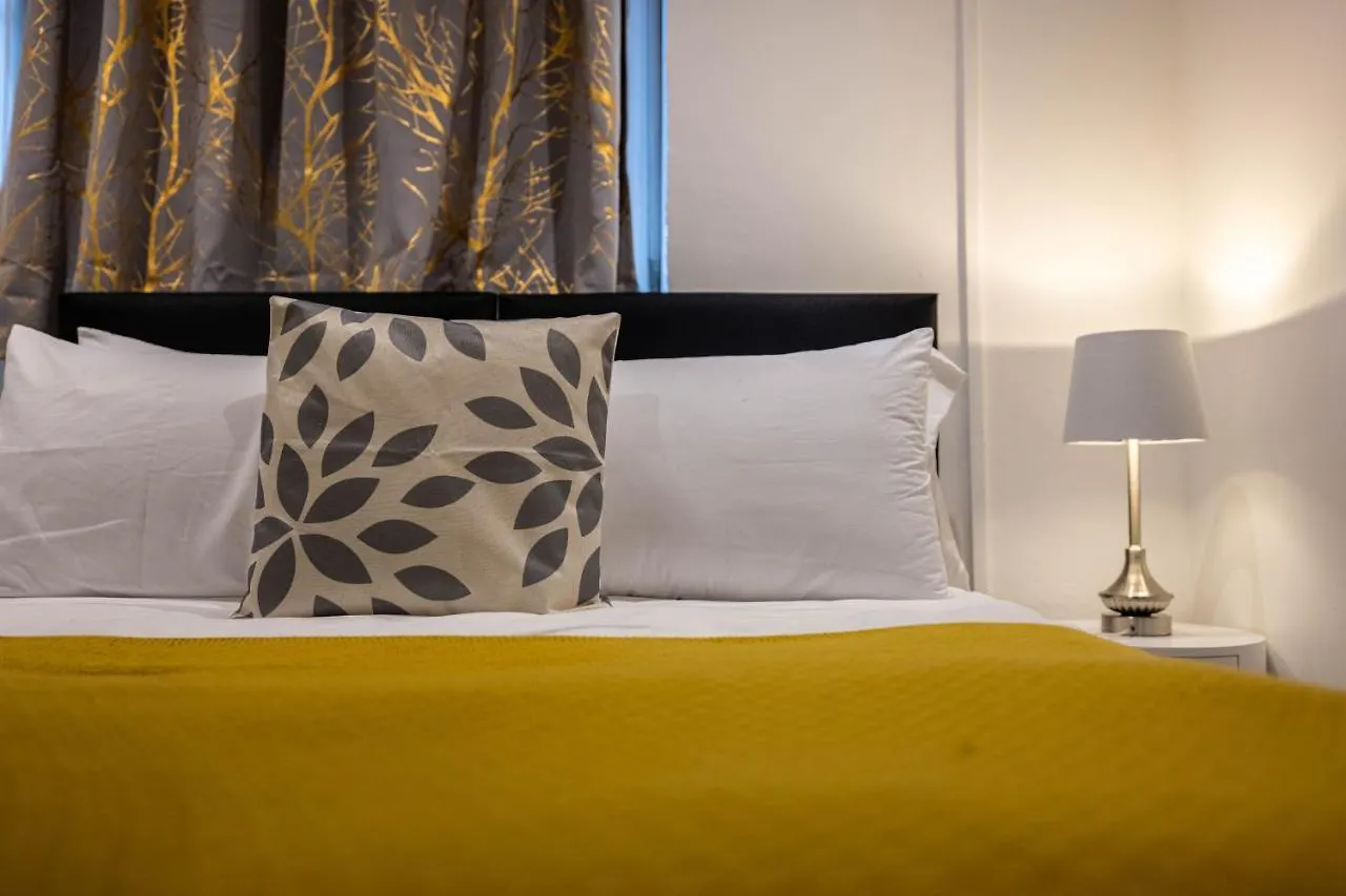 3 Bedrooms-8Guests-Babycot-15Mintopepys-Freeparkg London