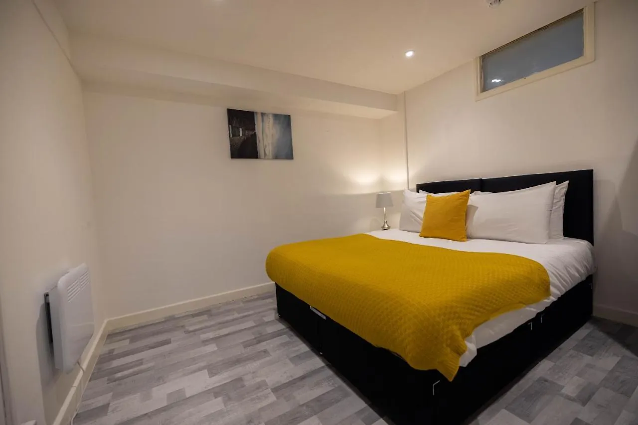 3 Bedrooms-8Guests-Babycot-15Mintopepys-Freeparkg London